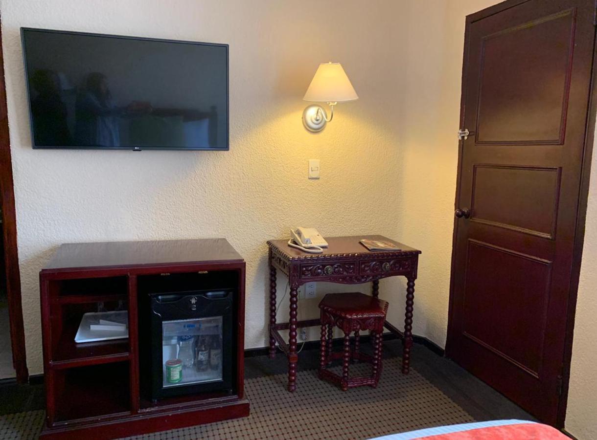 Hotel Geneve Cd De Mexico Εξωτερικό φωτογραφία A room at the hotel
